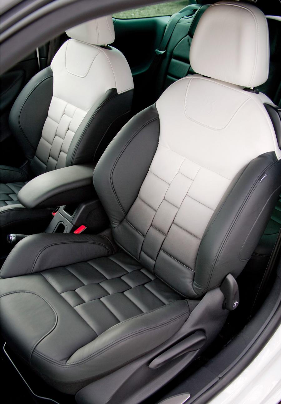  Citroen DS3 Ultra Prestige 2012 года  (фото 2 из 10)